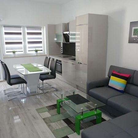 Apartments Silver Bol Bagian luar foto