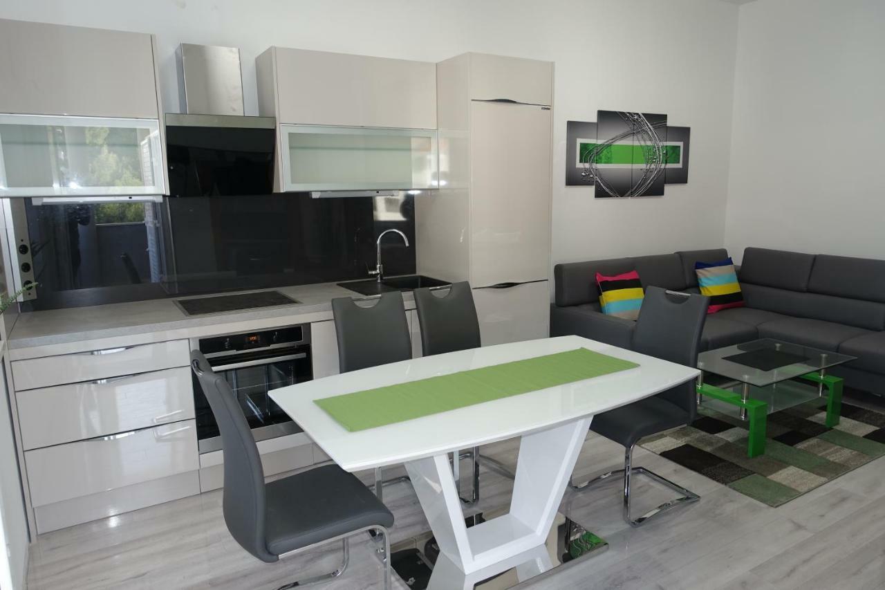Apartments Silver Bol Bagian luar foto