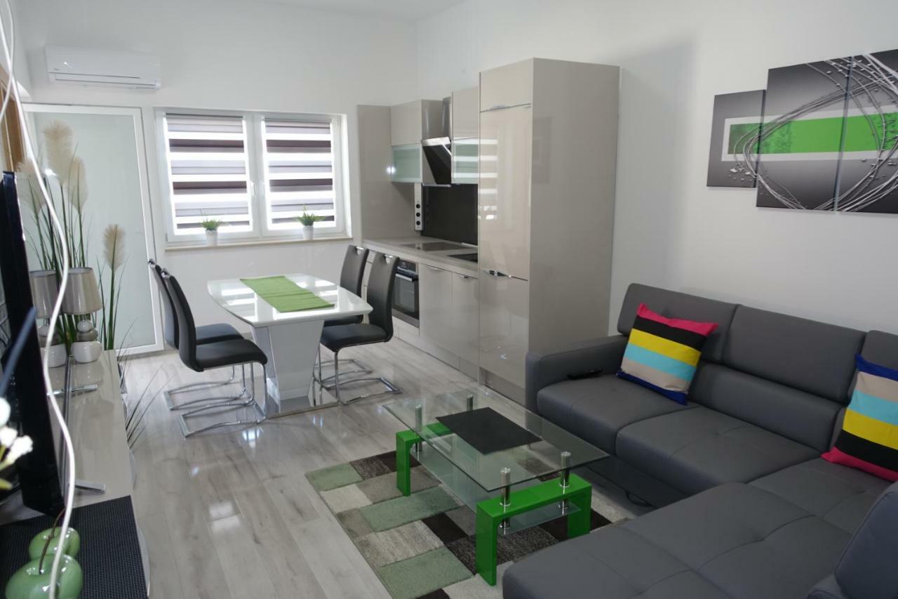 Apartments Silver Bol Bagian luar foto
