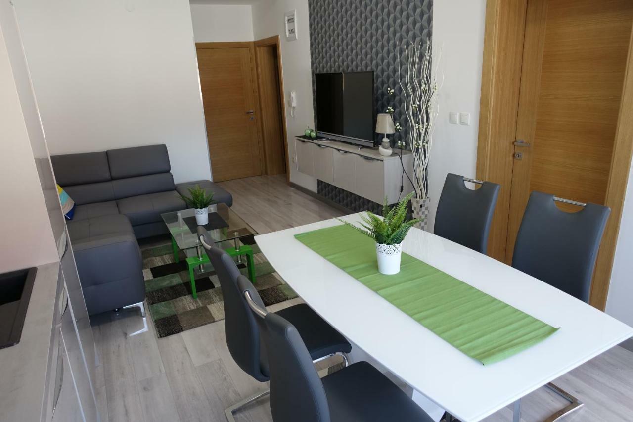Apartments Silver Bol Bagian luar foto